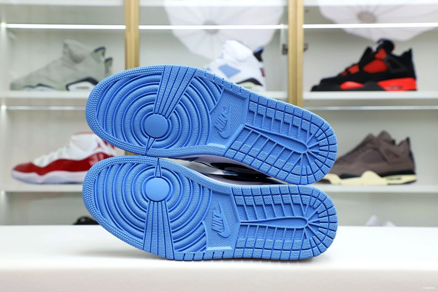 AIR HIGH OG 'UNIVERSITY RETRO 1 JORDAN 0112